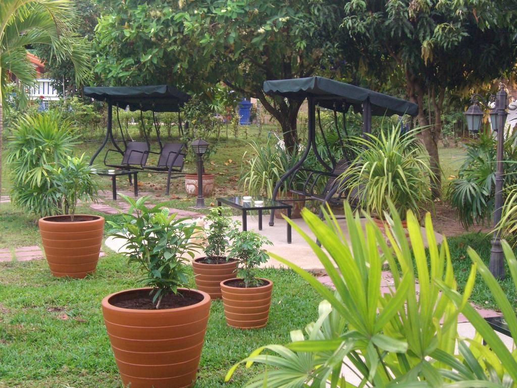 Pictory Garden Resort Sattahip Bagian luar foto