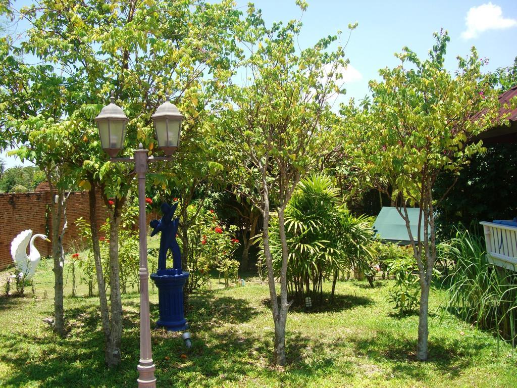 Pictory Garden Resort Sattahip Bagian luar foto