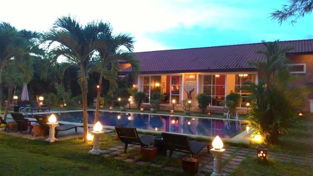Pictory Garden Resort Sattahip Bagian luar foto