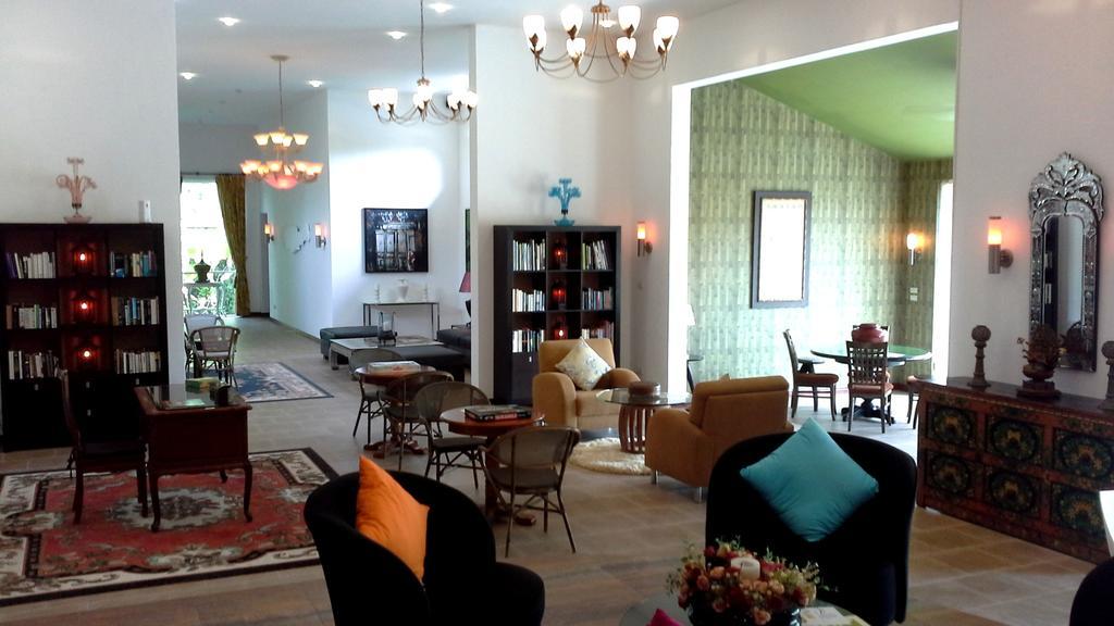Pictory Garden Resort Sattahip Bagian luar foto