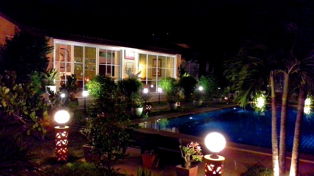 Pictory Garden Resort Sattahip Bagian luar foto
