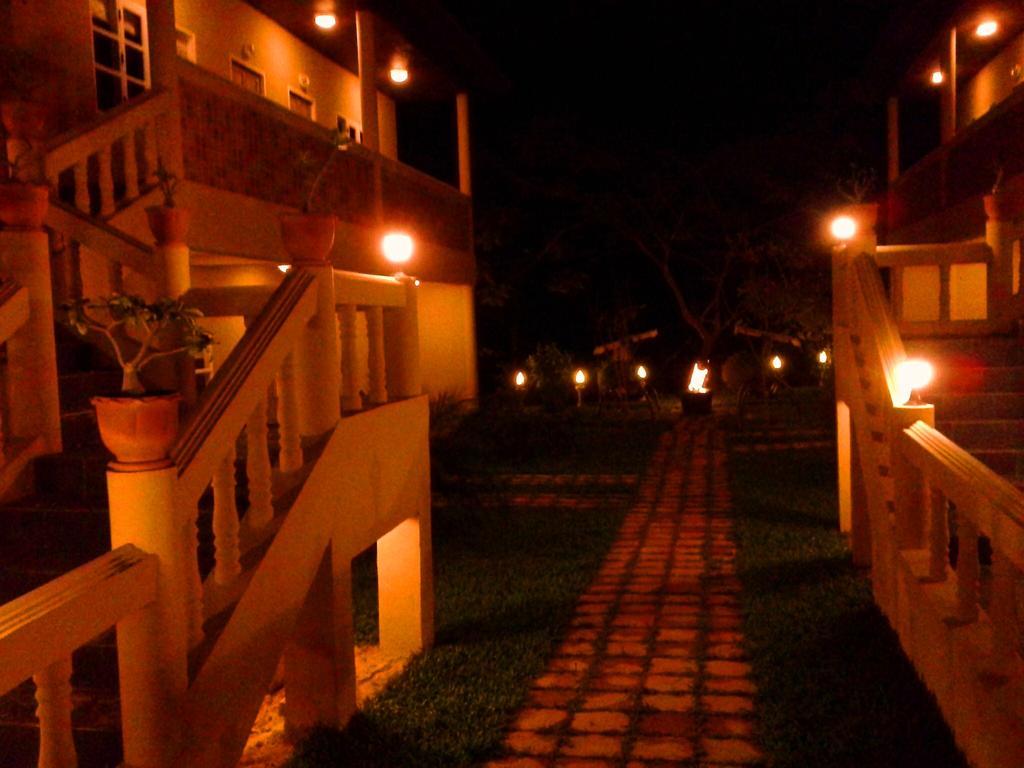 Pictory Garden Resort Sattahip Bagian luar foto