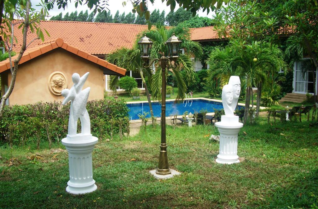 Pictory Garden Resort Sattahip Bagian luar foto