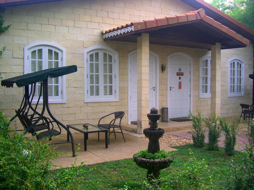 Pictory Garden Resort Sattahip Bagian luar foto
