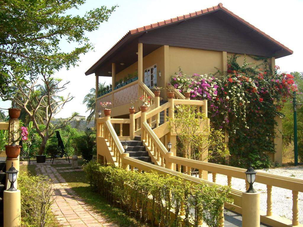 Pictory Garden Resort Sattahip Bagian luar foto