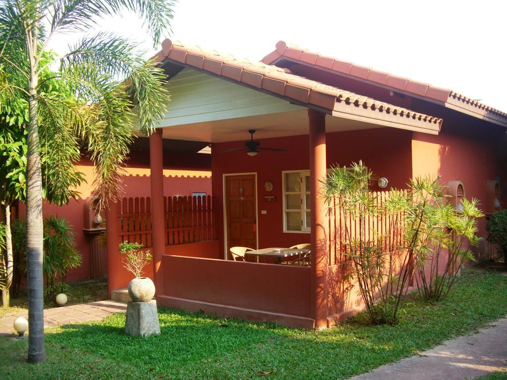 Pictory Garden Resort Sattahip Bagian luar foto