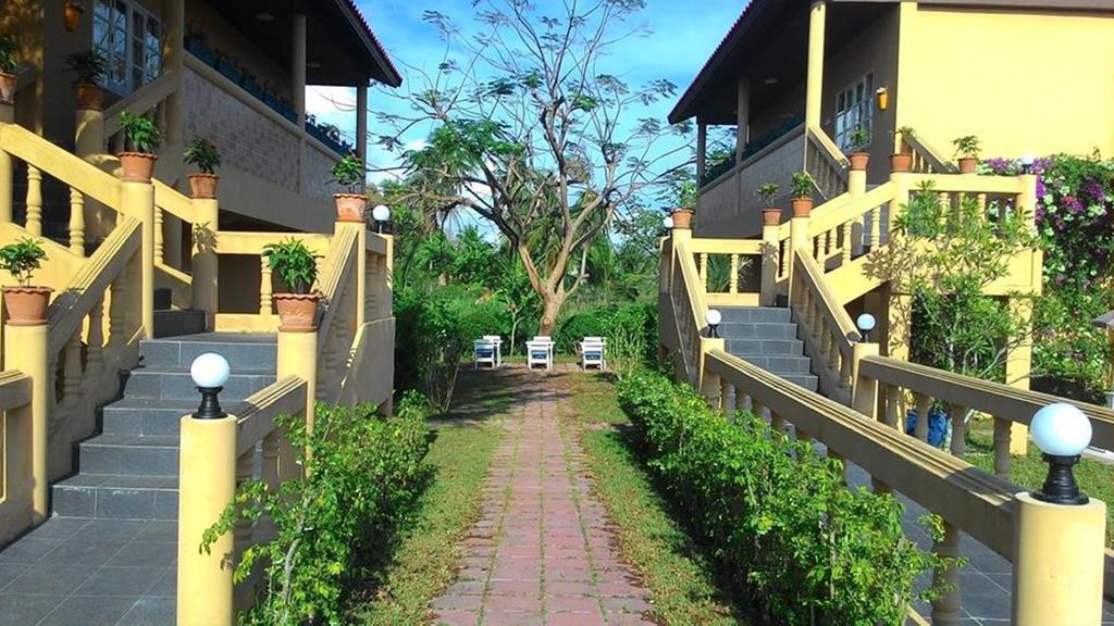 Pictory Garden Resort Sattahip Bagian luar foto