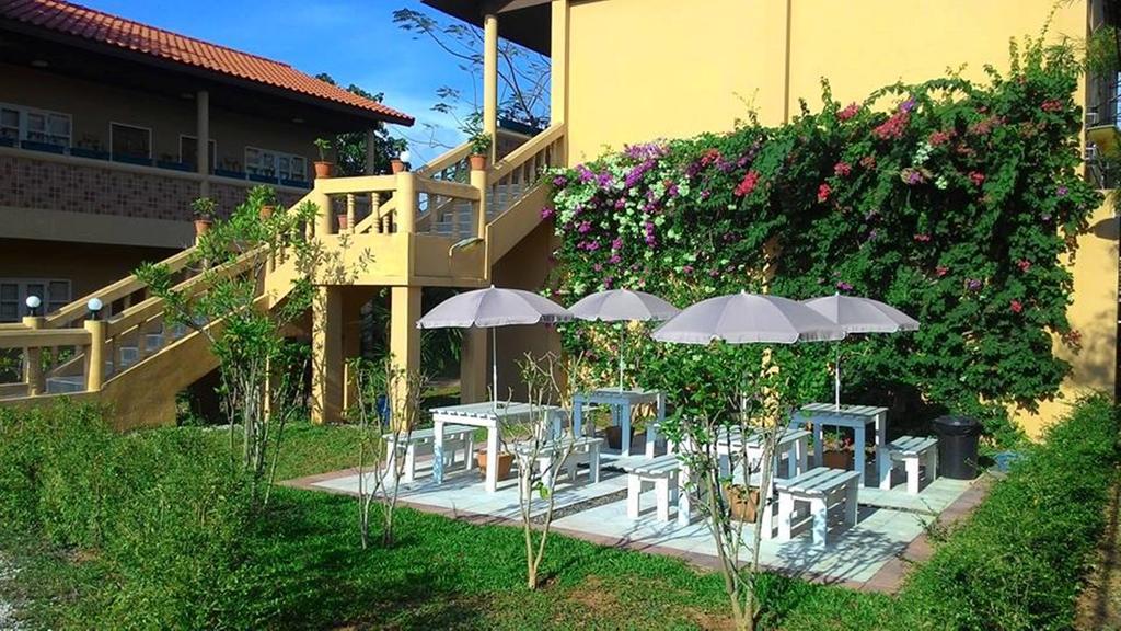 Pictory Garden Resort Sattahip Bagian luar foto