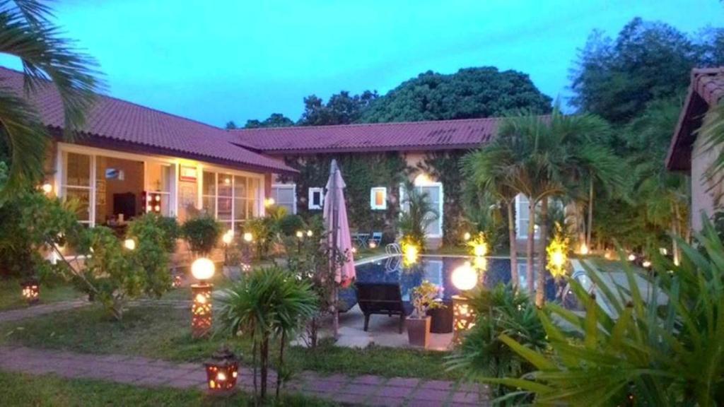 Pictory Garden Resort Sattahip Bagian luar foto