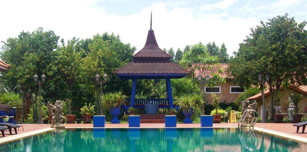 Pictory Garden Resort Sattahip Bagian luar foto