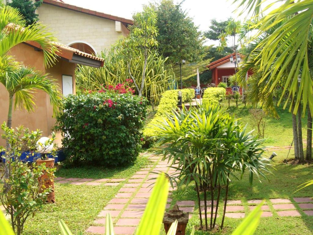 Pictory Garden Resort Sattahip Bagian luar foto