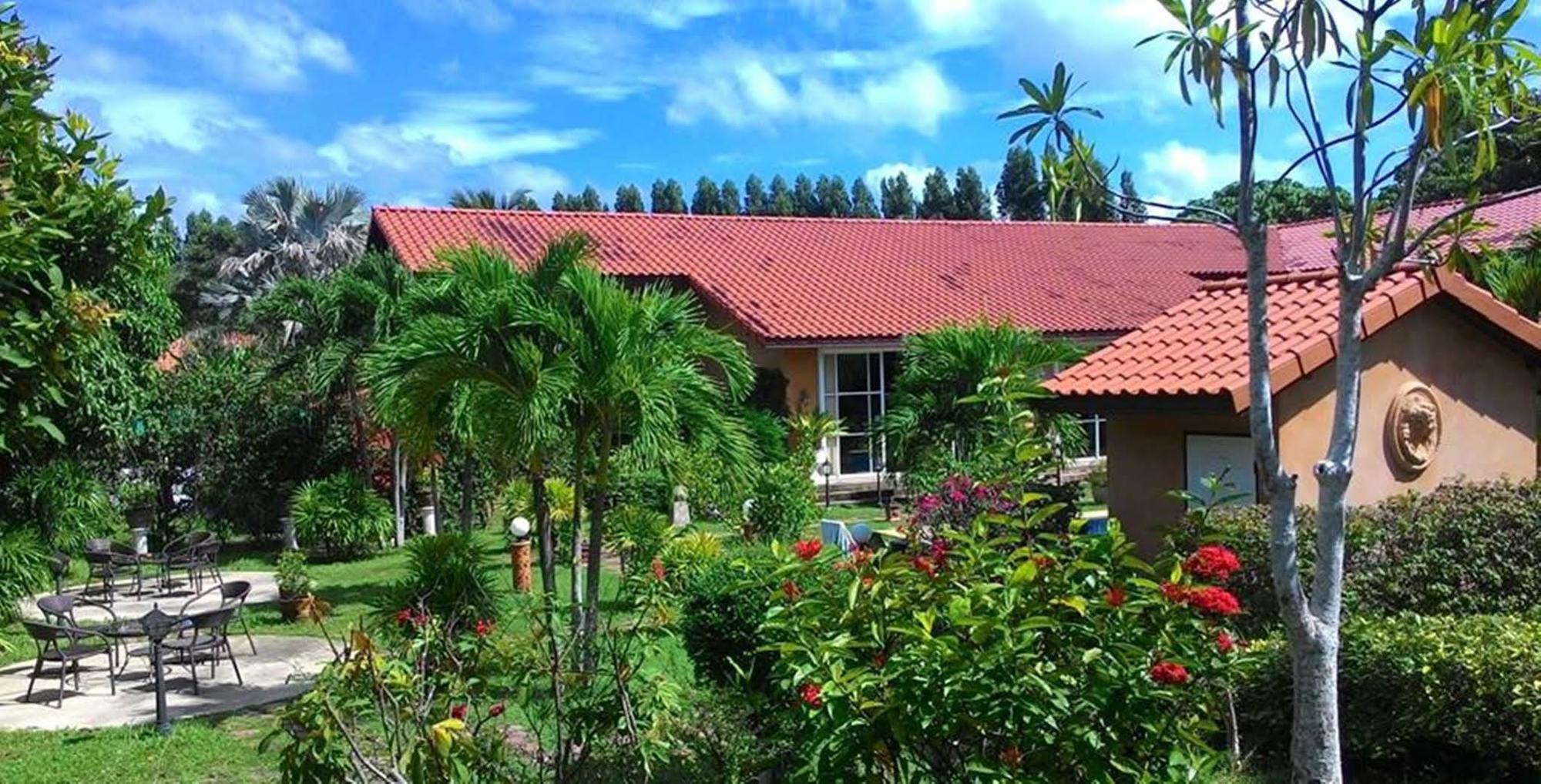Pictory Garden Resort Sattahip Bagian luar foto