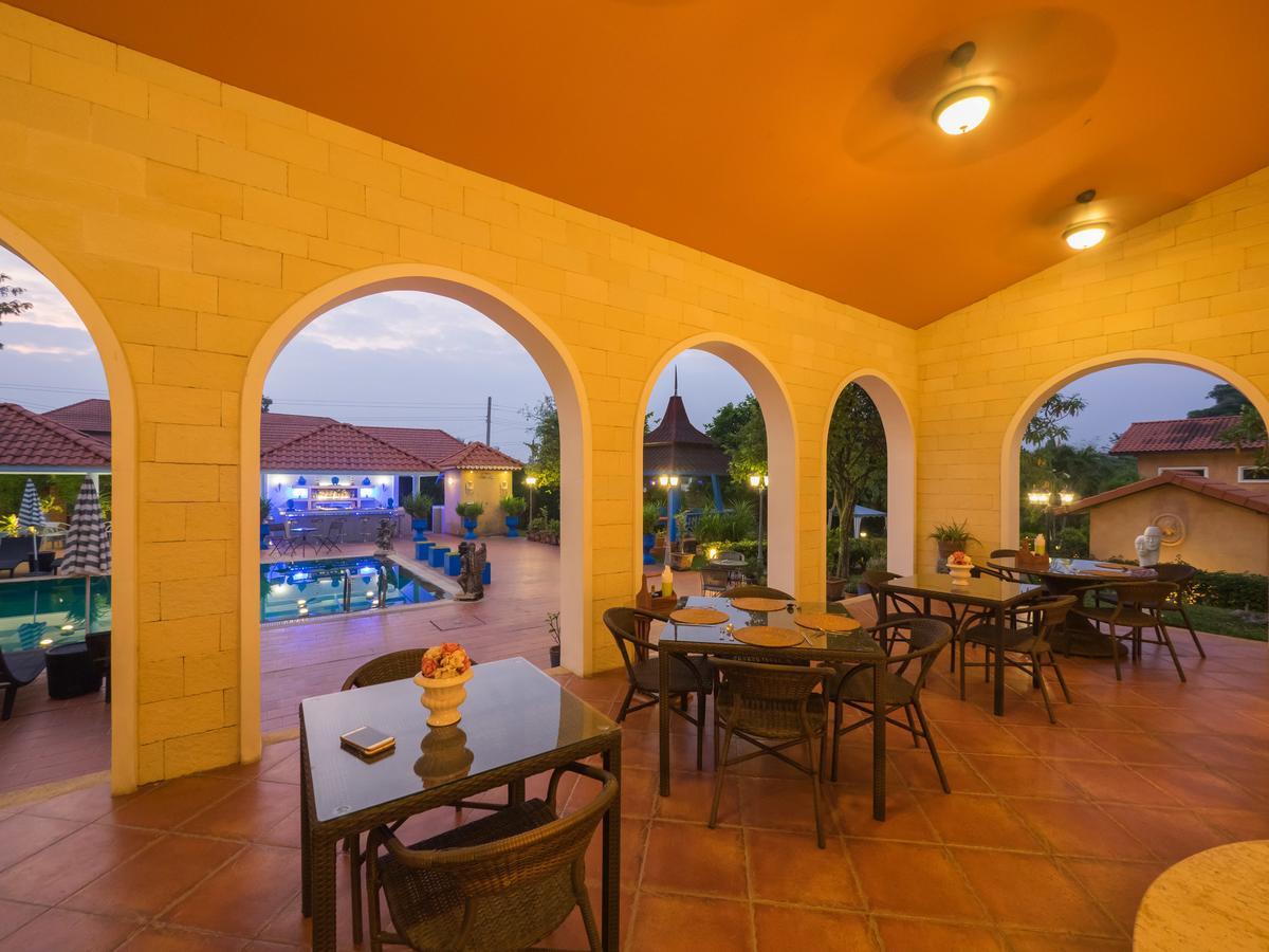 Pictory Garden Resort Sattahip Bagian luar foto