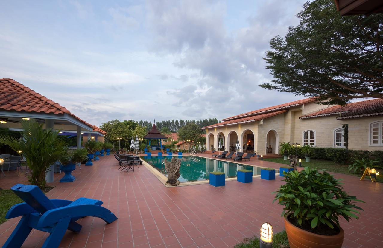 Pictory Garden Resort Sattahip Bagian luar foto